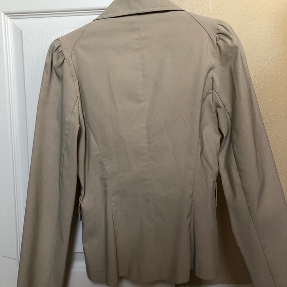 XOXO light khaki blazer w shoulder detail - Picture 4 of 9
